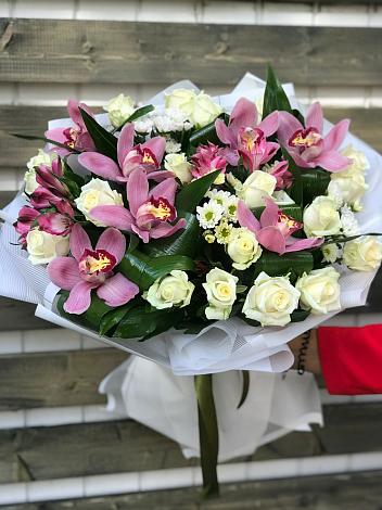 Букет цветов из: Розы и Хризантемы в Пикалёво