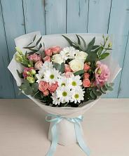 Букет цветов из:  Розы, Лизиантусы и Хризантемы в Пикалёво