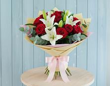 Букет цветов из:  Лилии и Розы в Пикалёво