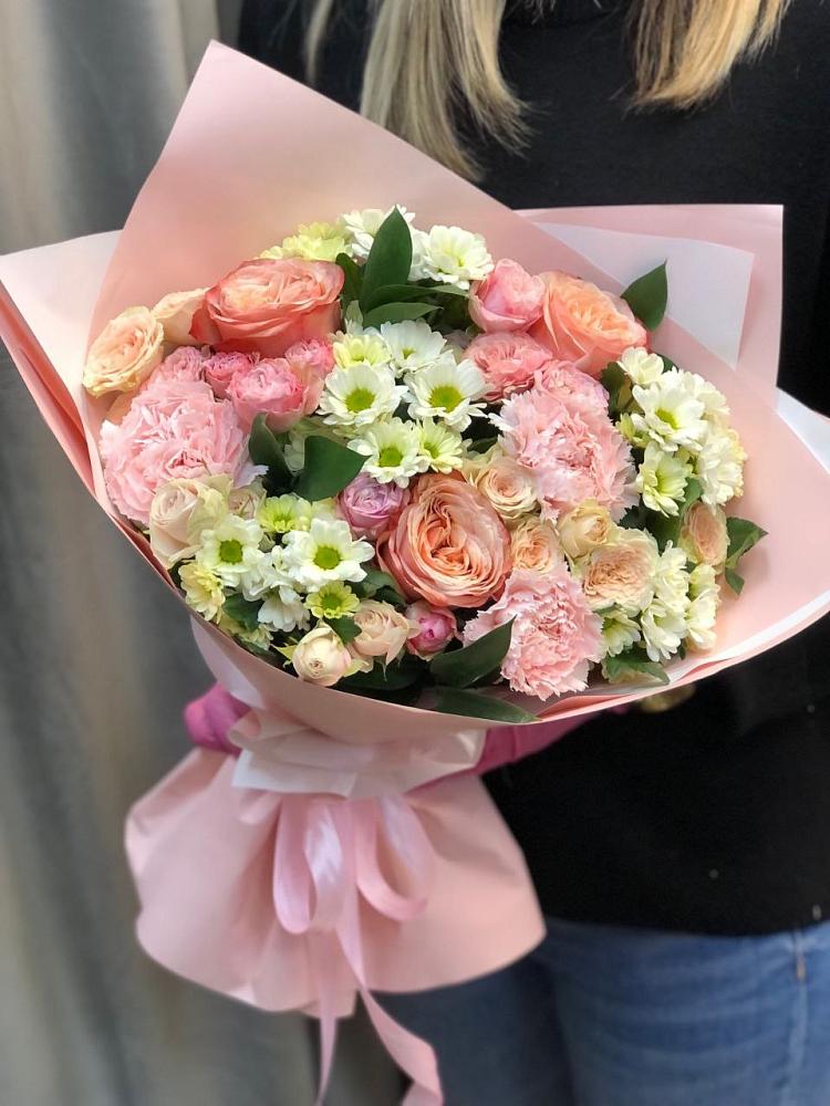 Букет цветов из: Гвоздики, Розы и Хризантемы в Пикалёво