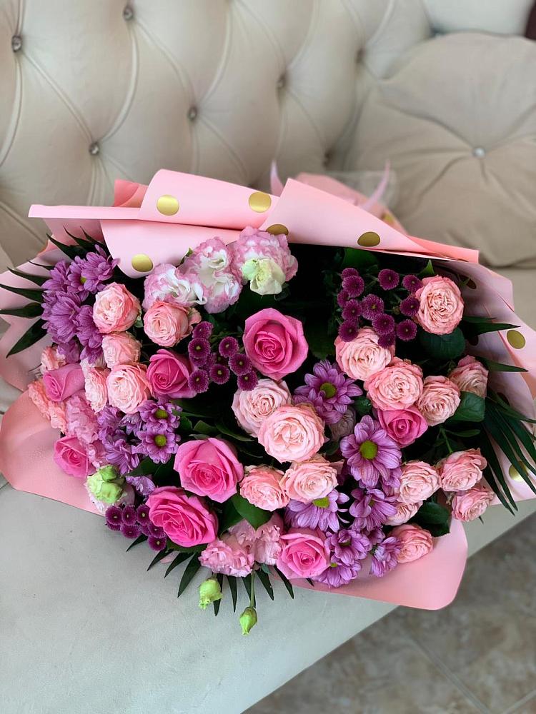 Букет цветов из: Хризантемы, Розы и Лизиантусы в Пикалёво