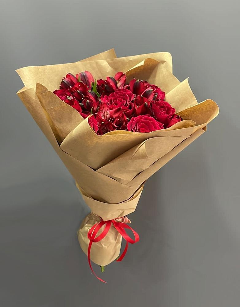 Букет цветов из: Альстромерии и Розы в Пикалёво