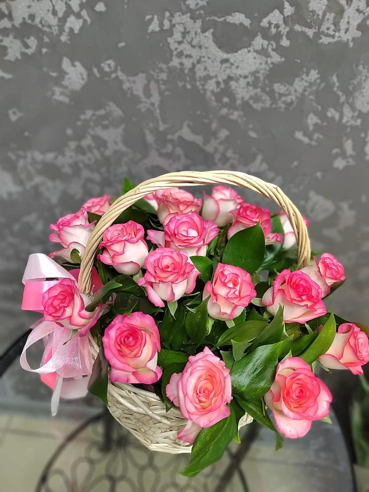 Цветочная композиция из Розы в корзине в Пикалёво