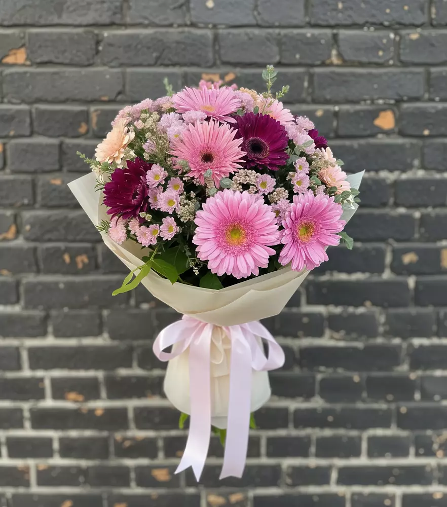 Букет цветов из: Герберы и Хризантемы в Пикалёво