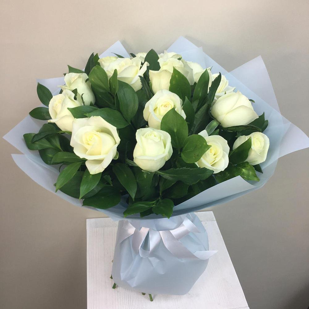 Букет 15 Белых роз Проуд в Пикалёво