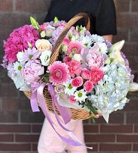 Цветочная композиция из Розы, Хризантемы, Пионы и Лизиантусы в корзине #REPLACE_PRED# Пикалёво