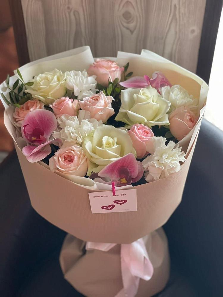 Букет цветов из: Орхидеи, Розы и Гвоздики в Пикалёво