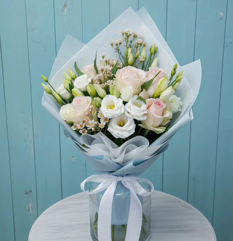 Букет цветов из: Розы и Лизиантусы в Пикалёво