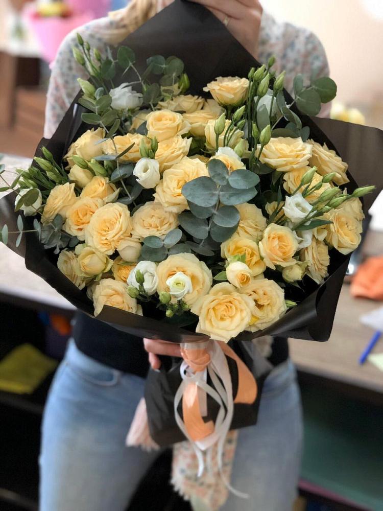 Букет цветов из: Розы и Лизиантусы в Пикалёво