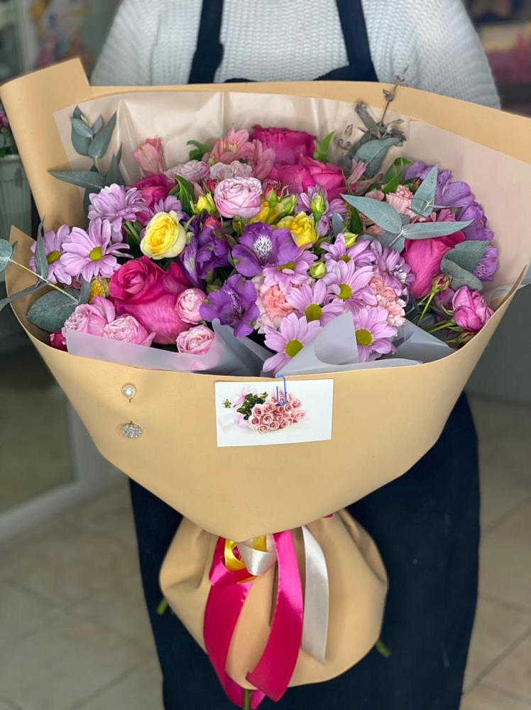 Букет цветов из: Хризантемы, Гвоздики и Альстромерии в Пикалёво