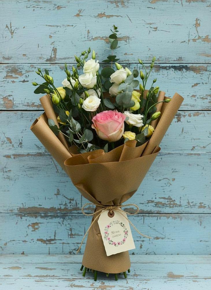 Букет цветов из: Розы и Лизиантусы в Пикалёво