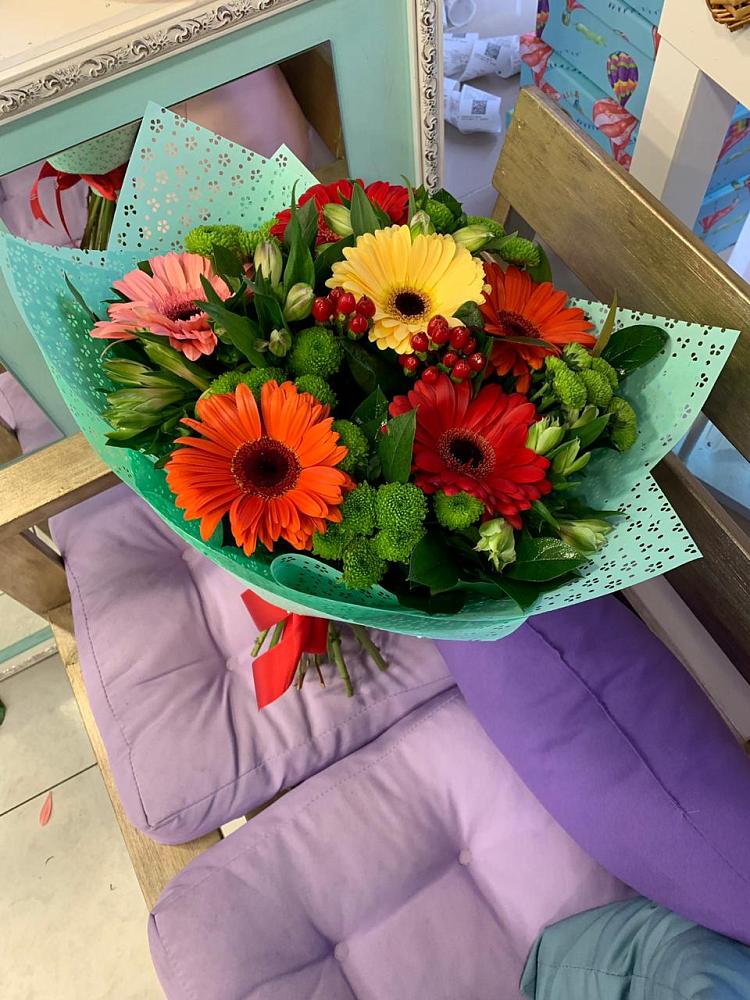Букет цветов из: Герберы, Хризантемы и Альстромерии в Пикалёво
