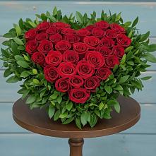 Цветочная композиция из Розы в виде сердца в Пикалёво