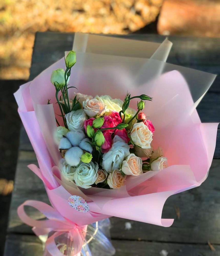 Букет цветов из: Розы и Лизиантусы в Пикалёво