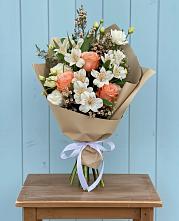 Букет цветов из:  Альстромерии, Лизиантусы, Розы и Хризантемы #REPLACE_PRED# Пикалёво