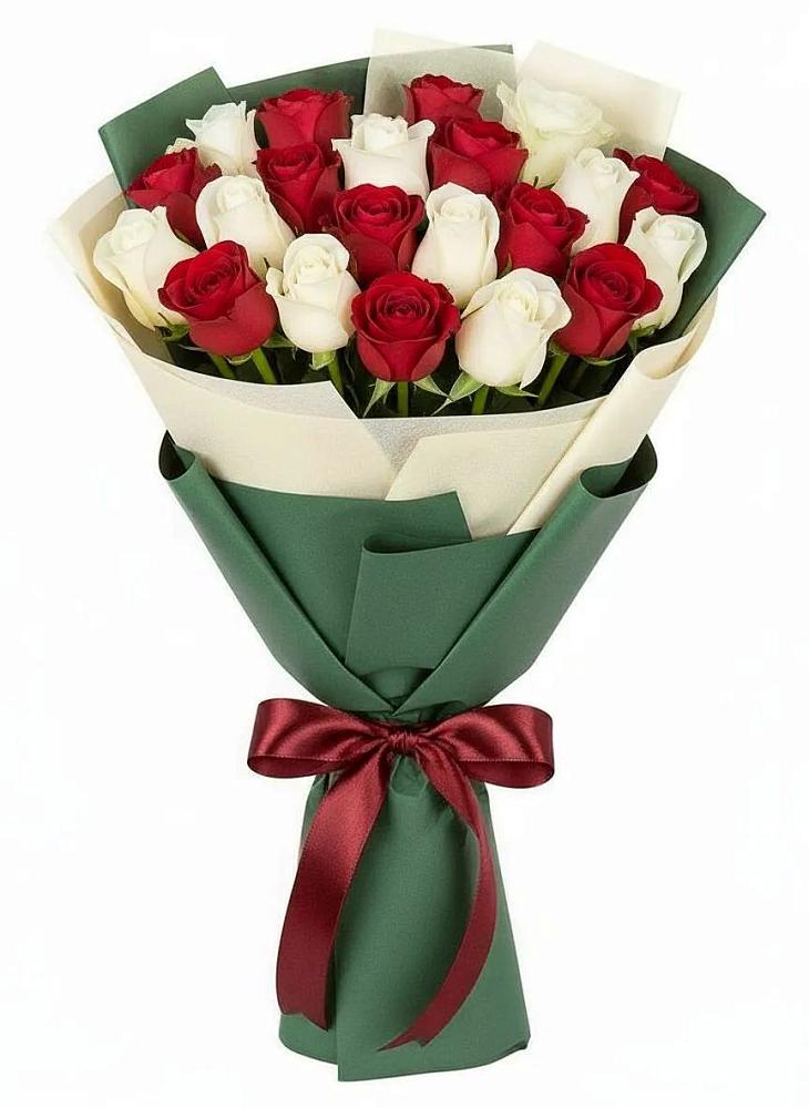 Букет Микс из красных и белых роз в Пикалёво