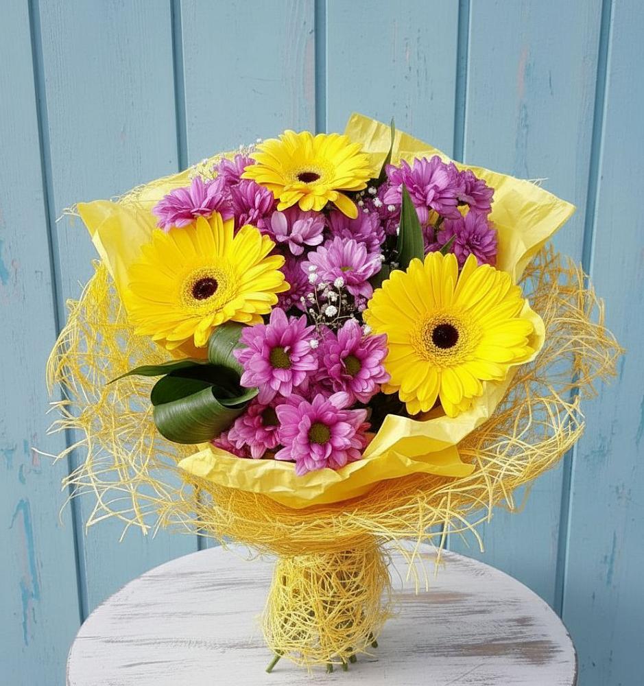 Букет цветов из: Хризантемы и Герберы в Пикалёво