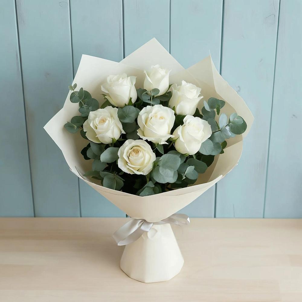Букет Белые розы в Эвкалипте в Пикалёво