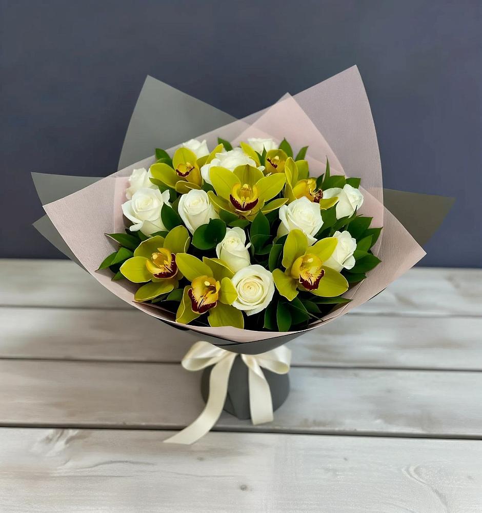 Букет цветов из: Орхидеи и Розы в Пикалёво