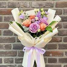 Букет цветов из:  Лизиантусы и Розы в Пикалёво
