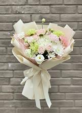 Букет цветов из:  Гвоздики, Розы, Лизиантусы и Хризантемы в Пикалёво