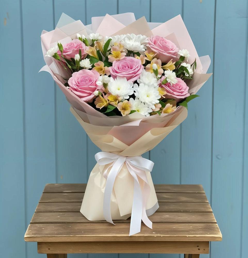 Букет цветов из: Гвоздики, Орхидеи и Розы в Пикалёво