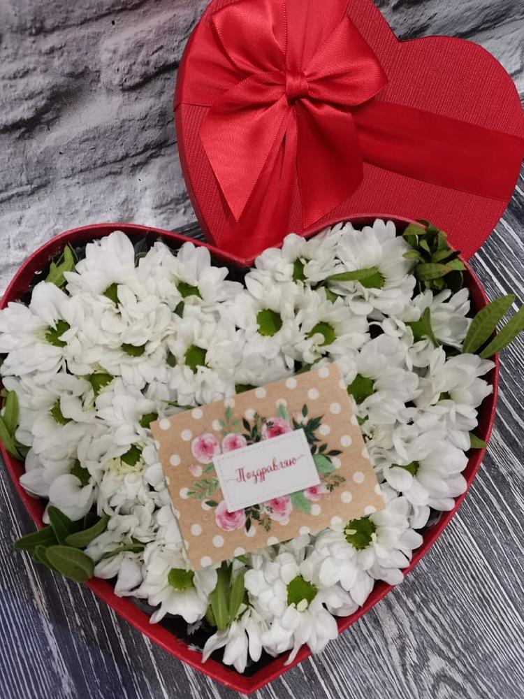 Цветочная композиция из Хризантемы в виде сердца в Пикалёво