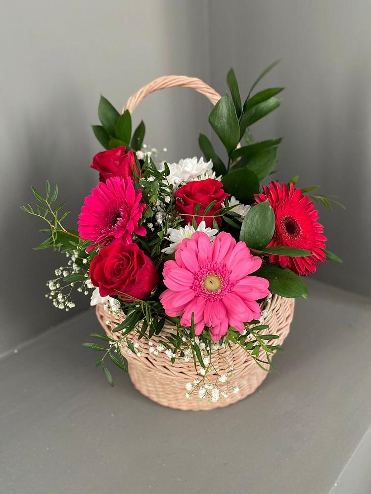 Цветочная композиция из Розы, Хризантемы и Герберы в корзине в Пикалёво