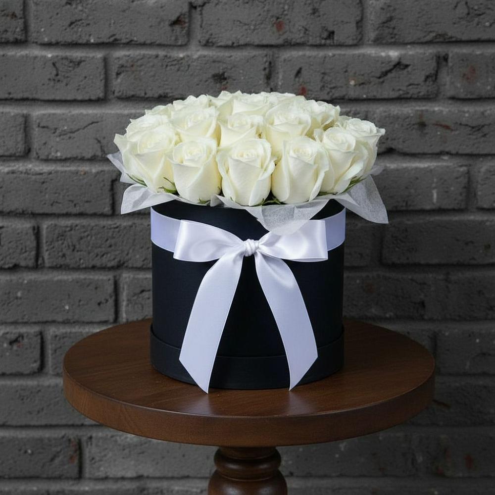 Цветочная композиция из Розы в шляпной коробке в Пикалёво