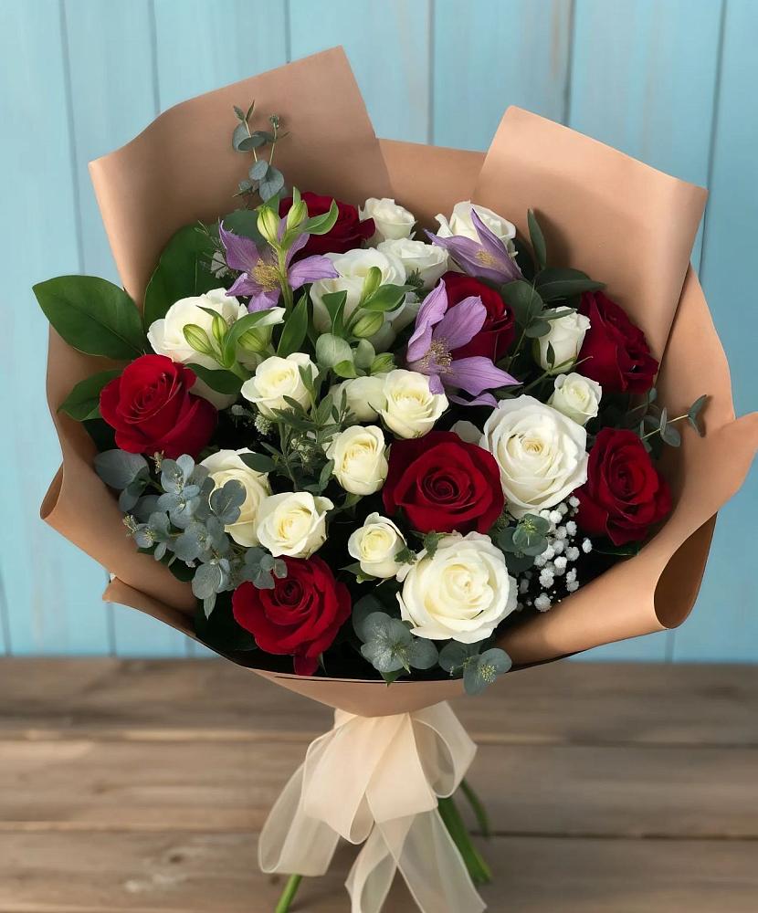 Букет цветов из: Розы и Альстромерии в Пикалёво