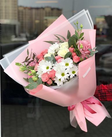 Букет цветов из: Розы, Лизиантусы и Хризантемы в Пикалёво