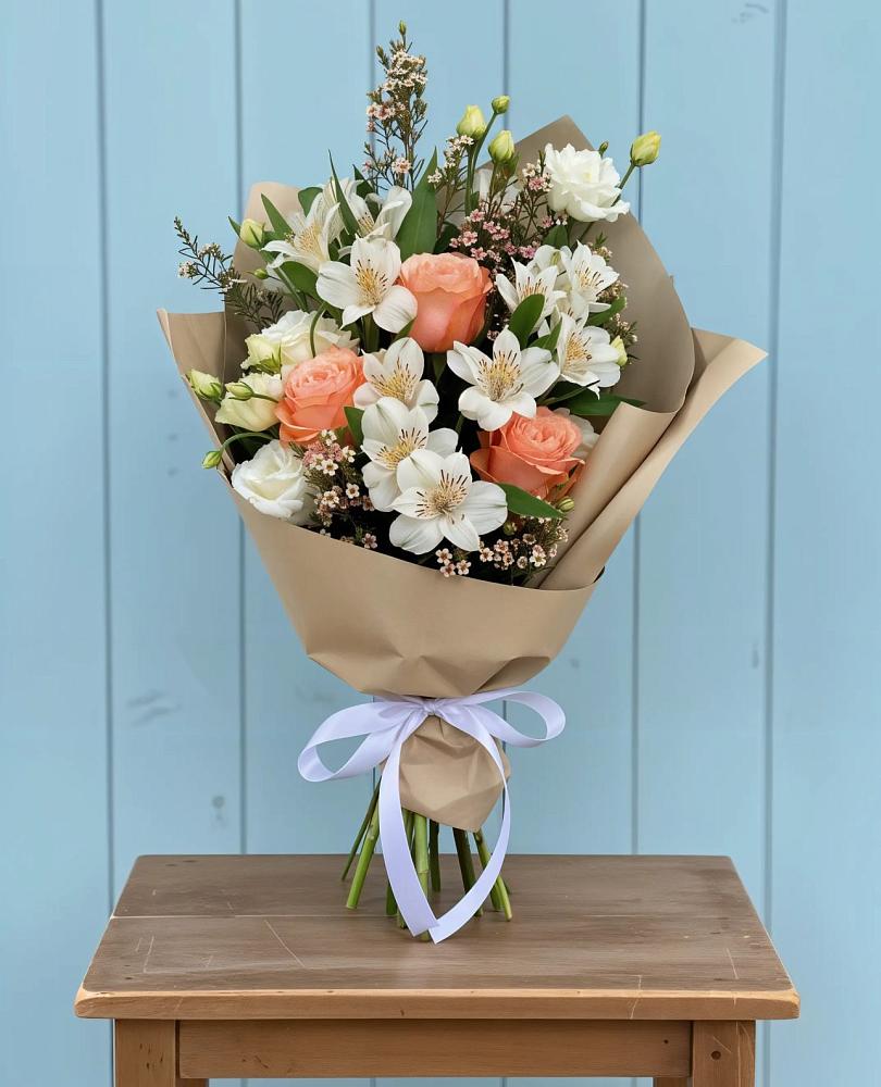 Букет цветов из: Альстромерии, Лизиантусы, Розы и Хризантемы в Пикалёво