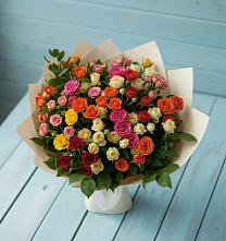 Букет Микс из разноцветных кустовых роз в Пикалёво