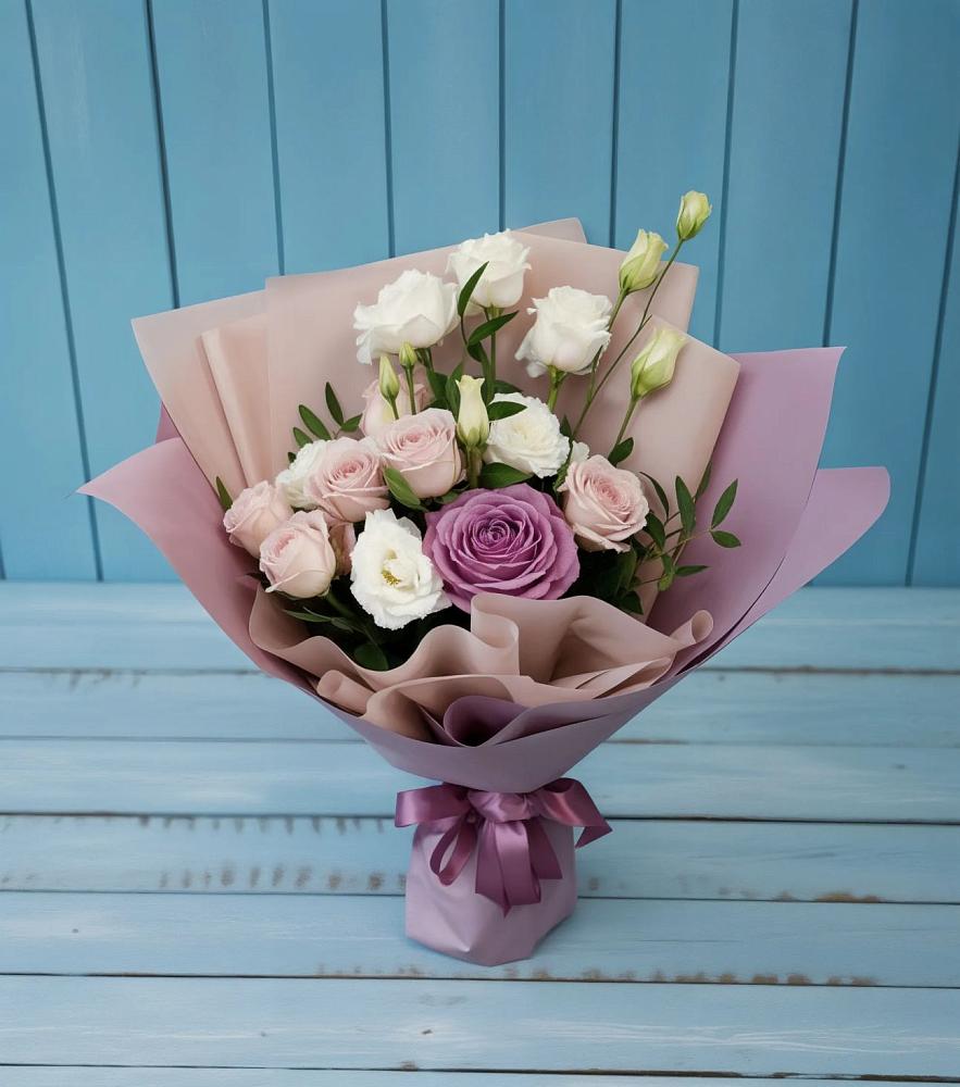 Букет цветов из: Розы и Лизиантусы в Пикалёво